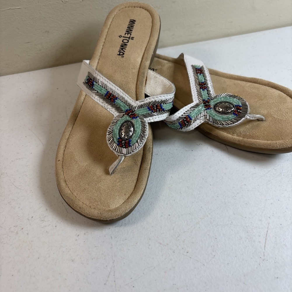 Minnetonka White Leather Thong Sandals Womens Sz 8 Blue Silver Beaded Accents